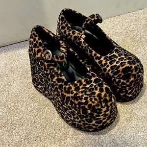 Hot Topic K.I.S. VINTAGE Platform Maryjanes